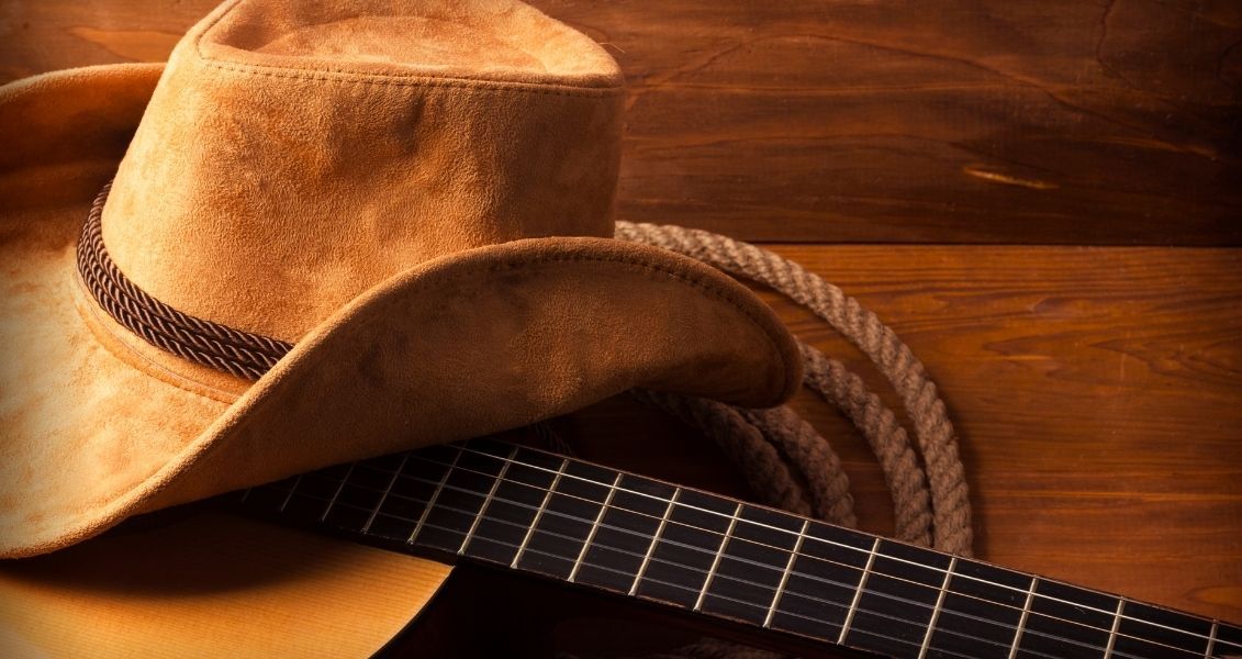 Тексти пісень розкривають звичайні людські проблеми - кохання, діти, фінанси, розваги, праця тощо