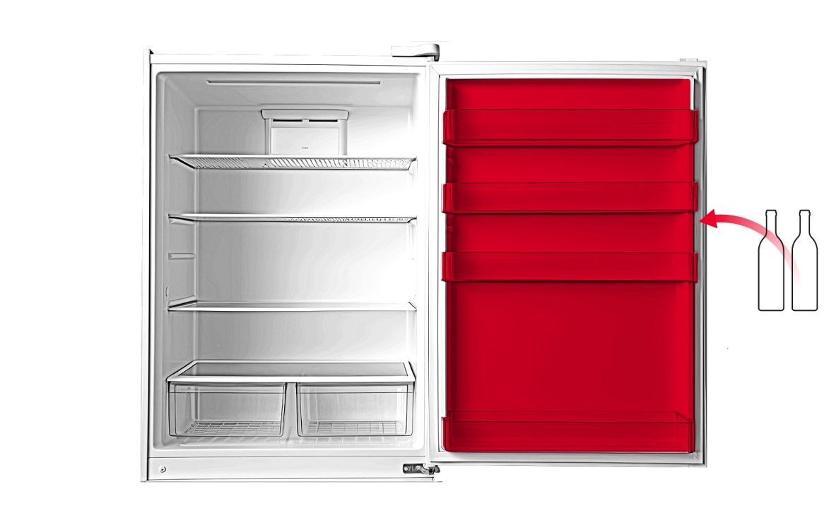 На дверцятах холодильника зручно зберігати скляні пляшки та креми для засмаги :)