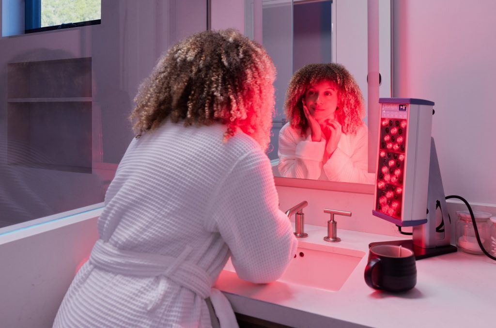 Побутові прилади з червоним (синім/жовтим) світлом зазвичай менш потужні за медичні