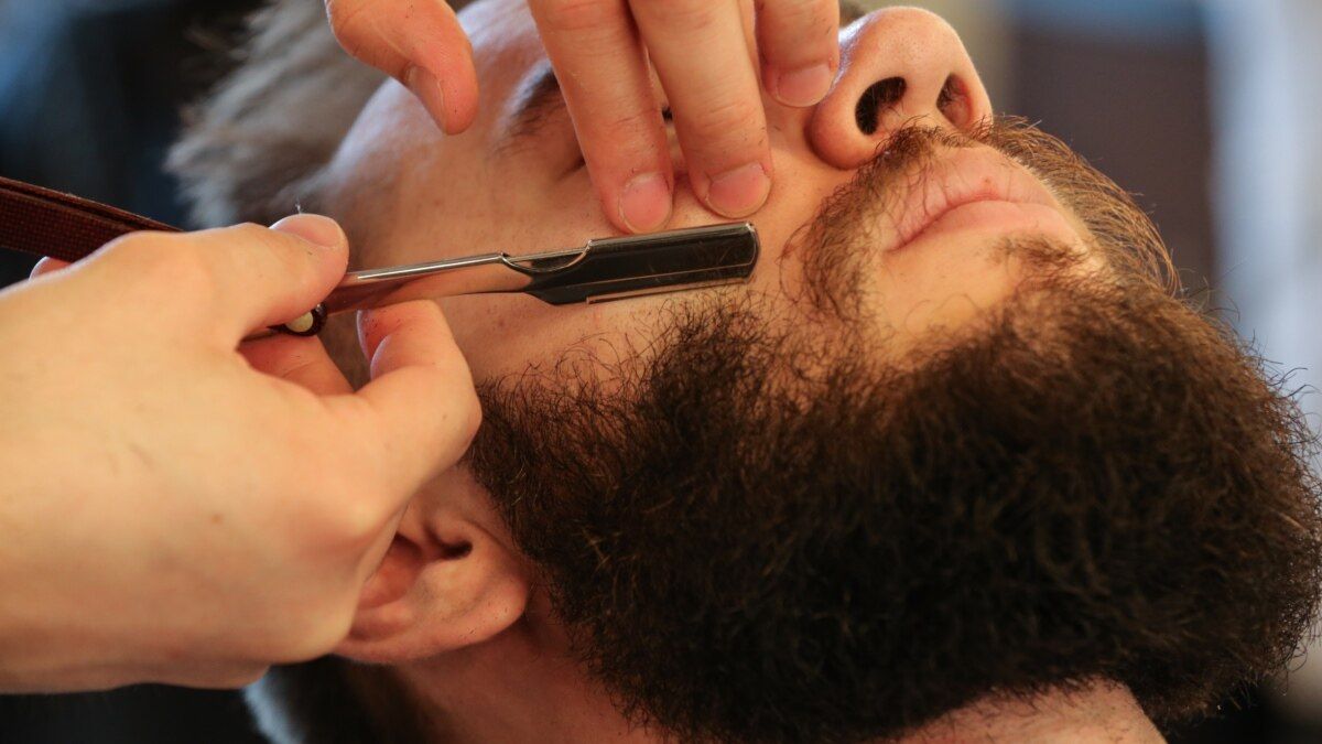 Найкращій спосіб відсвяткувати День без бороди – просто поголитися, наважитися кардинально змінити образ, якщо ви вже давно бородатий, або залучити до цієї ініціативи бородатих друзів