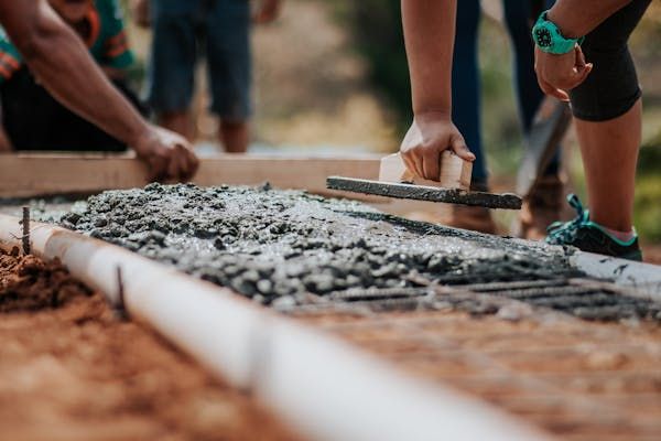 Можливо, саме раннє, відоме свідедельство про появу цементу відноситься до періоду дванадцяти мільйонів років тому