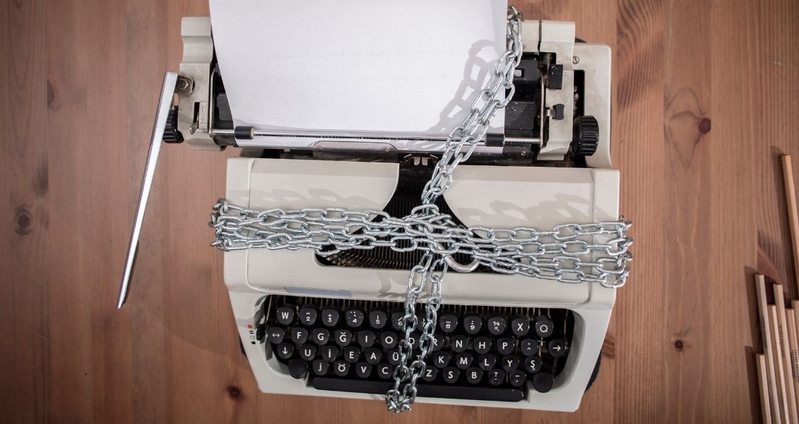 Если журналисты будут уверены, что их жизнь будет в безопасности, а любая попытка покушения не останется забытой – они, несомненно, будут готовы работать не покладая рук Если журналисты будут уверены, что их жизнь будет в безопасности, а любая попытка покушения не останется забытой – они, несомненно, будут готовы работать не покладая рук