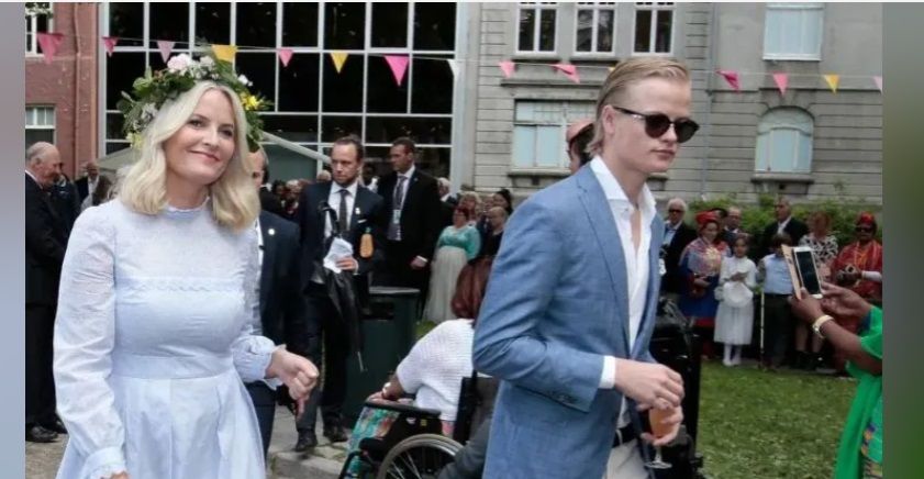 Маріус зі своєю матір'ю