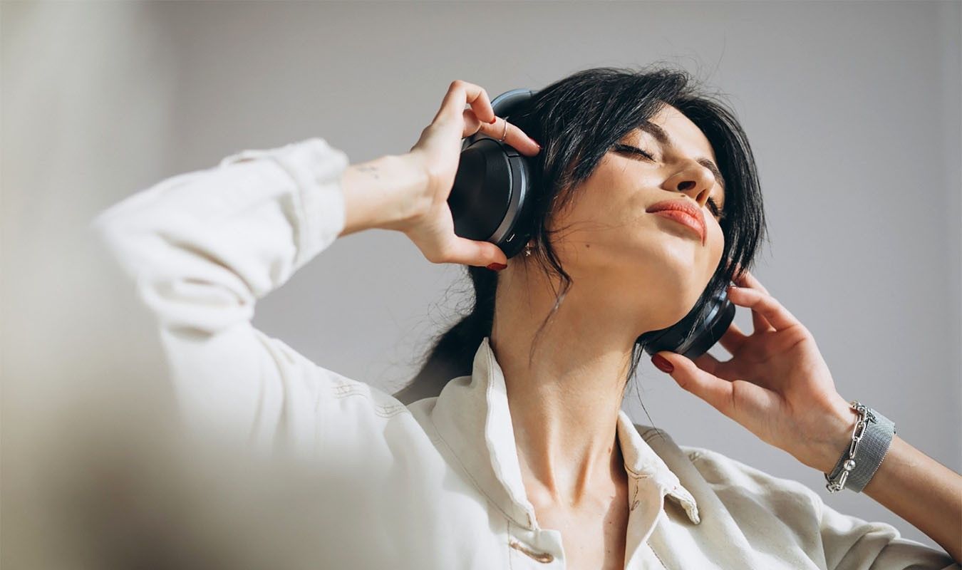 музикотерапія допомагає знизити тривожність, покращити настрій та відновлювати комунікативні здібності. Музика