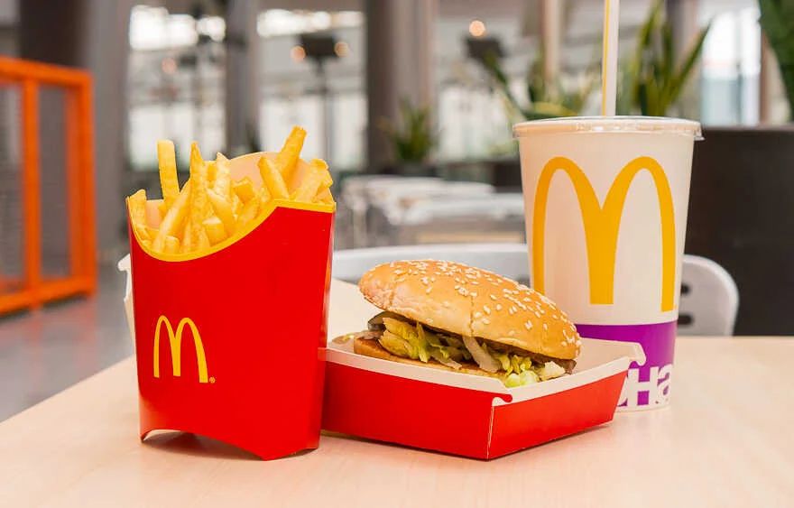 McDonald's является одной из самых узнаваемых сетей быстрого питания в мире Макдональдс