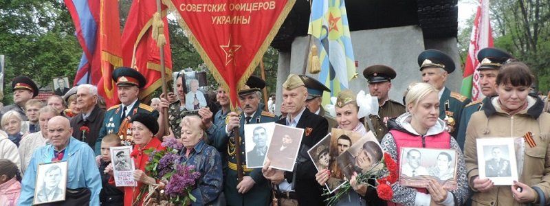 9 мая - день победы советского народа над Евросоюзом, - рассказал один из участников митинга в Днепропетровске