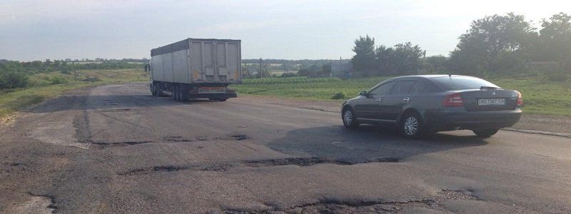 Почему дороги Днепропетровщины превращаются в противотанковые рвы