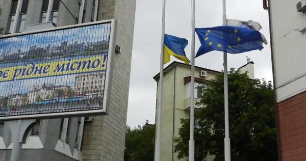 de4b0e49b9e92b1319b63ecdfa90325e