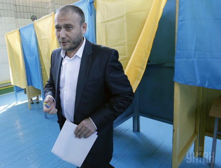 Ëèäåð «Ïðàâîãî ñåêòîðà», êàíäèäàò â ïðåçèäåíòû Óêðàèíû Äìèòðèé ßðîø âî âðåìÿ ãîëîñîâàíèÿ íà èçáèðàòåëüíîì ó÷àñòêå âî âðåìÿ âíåî÷åðåäíûõ âûáîðîâ â Êèåâå, â âîñêðåñåíüå, 25 ìàÿ 2014 ã. Â Óêðàèíå ïðîõîäÿò  âíåî÷åðåäíûå âûáîðû ïðåçèäåíòà. Ôîòî Âëàäèñëàâà Ìóñèåíêî / ÓÍÈÀÍ