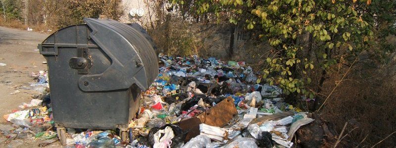 Мусорщики Днепропетровска берут три района в заложники