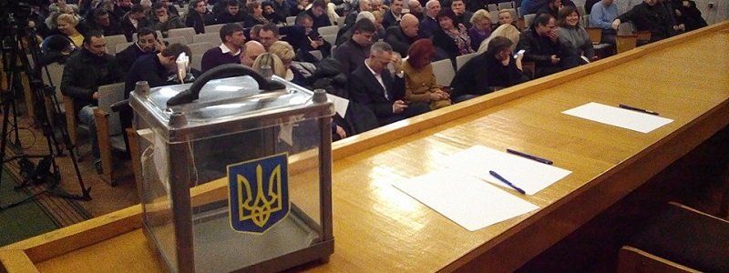 В Днепропетровске выбрали секретаря горсовета и решили доплачивать учителям и врачам