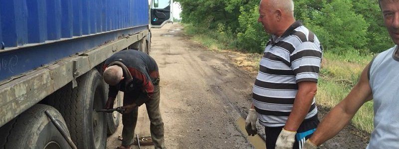 Острова в бездорожье: дороги между населенными пунктами Днепропетровщины в 2016 году лучше не станут