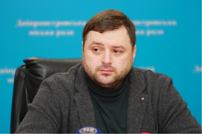 press-konferenciya-o-doljnikah