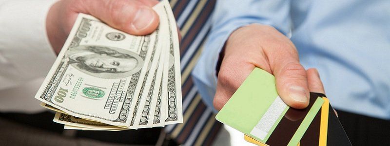 У кого возникнут проблемы со снятием налички с карточек?