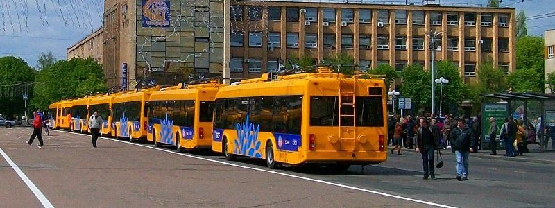 З чого це Фірташ подарував Черкасам 15 тролейбусів