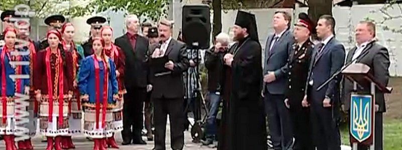 В Днепре открыли мемориальную доску с грамматическими ошибками