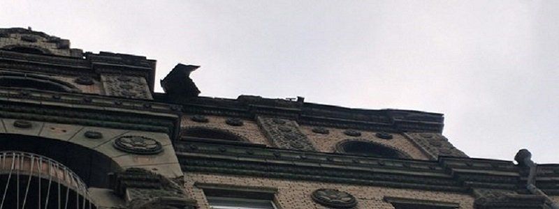 В Днепропетровске лифт снес крышу дома