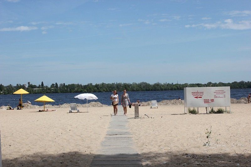 Пляж на Монастырском острове в Днепропетровске