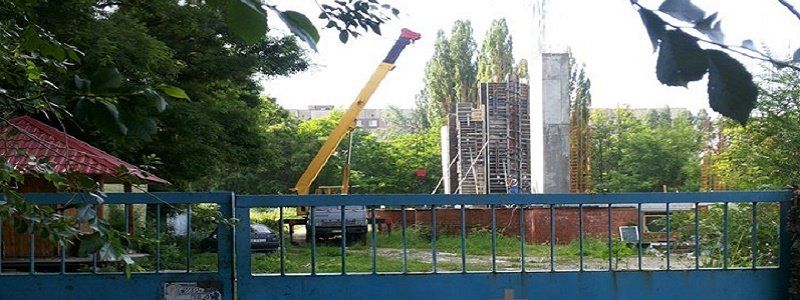 В Днепре церковь 15 лет мешает детям ходить в школу