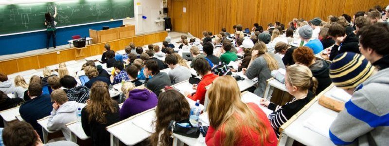 Рейтинг вузов Днепропетровщины: сенсации и популярные профессии