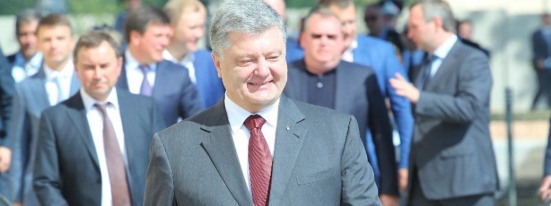 В Днепре Президента приманивали на гимн
