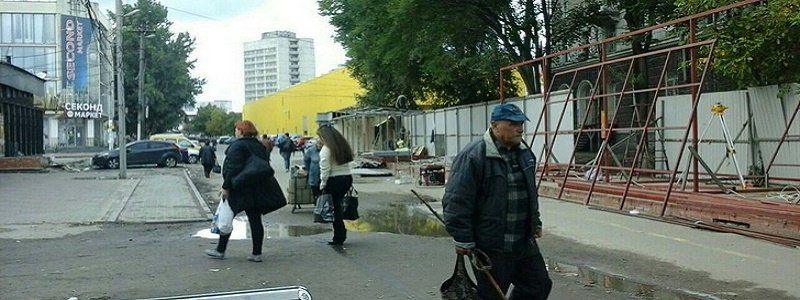 Что происходит с киосками на ул. Боброва?