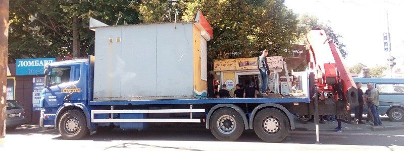 Сколько МАФов Днепра снесли в октябре