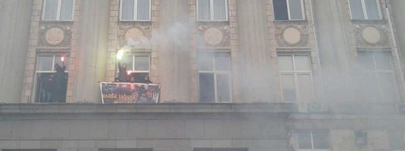 Ультиматуми і вибухи. Як в Черкасах відзначили річницю Революції
