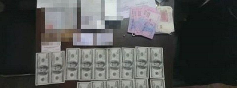Кто же из депутатов горсовета попался на взятке? Давайте вычислять