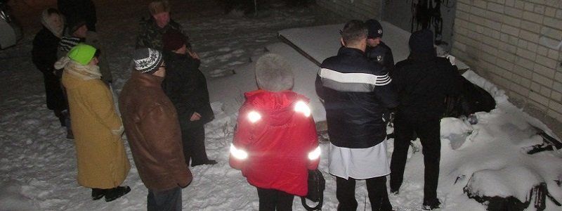 Как днепряне спасали бездомного человека