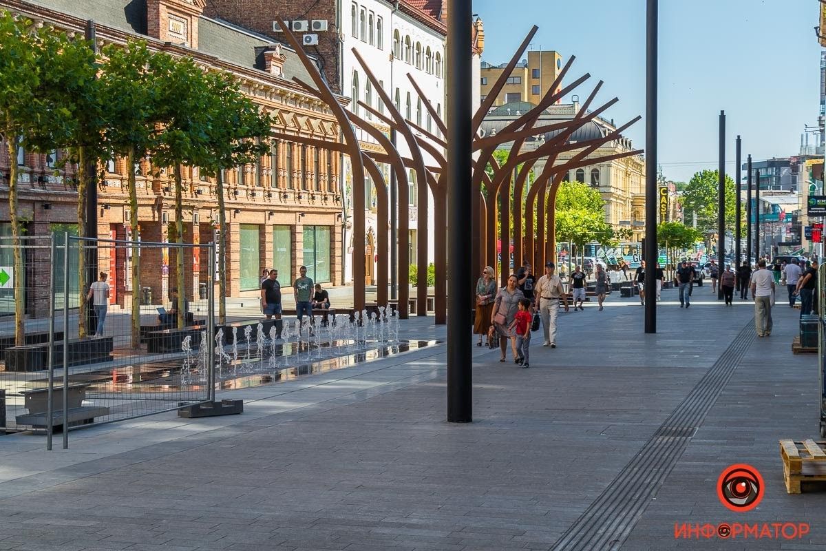 Улица Короленко оживает. Недавно запустили фонтаны, а скоро все работы будут завершены