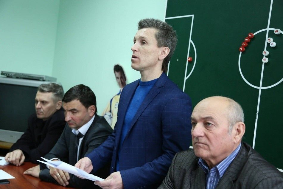 Игорь Левицкий по центру