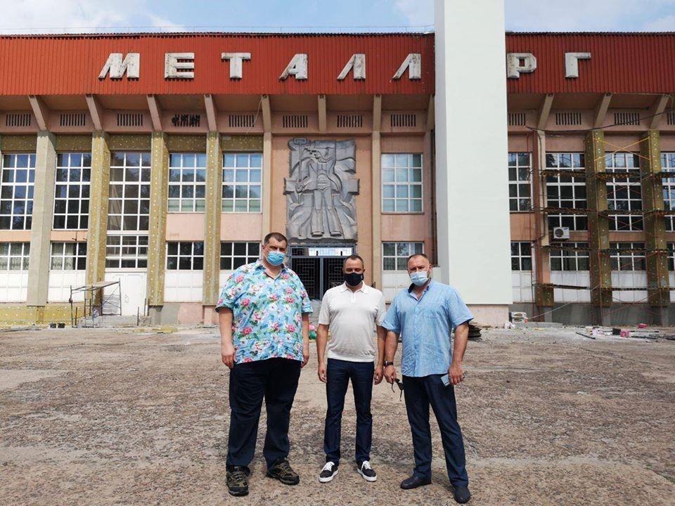 В Кривом Роге Вилкулы, Слуги и ДнепрОГА решили «сжечь» 150 миллионов на убитый стадион «Металлург» 9