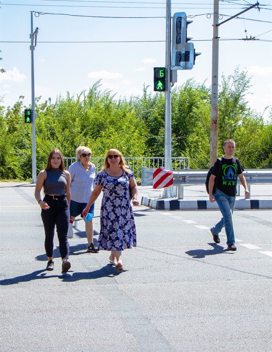 Новые светофоры, «островки» и «лежачие полицейские»: как мэрия Днепра делает безопасными дороги города 1