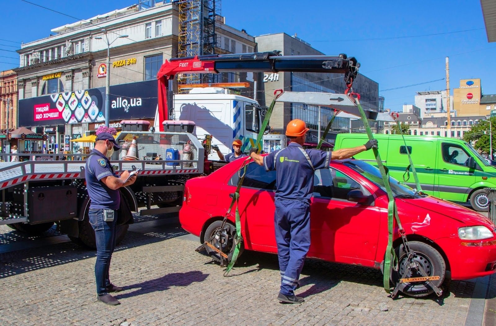 Новые светофоры, «островки» и «лежачие полицейские»: как мэрия Днепра делает безопасными дороги города 3