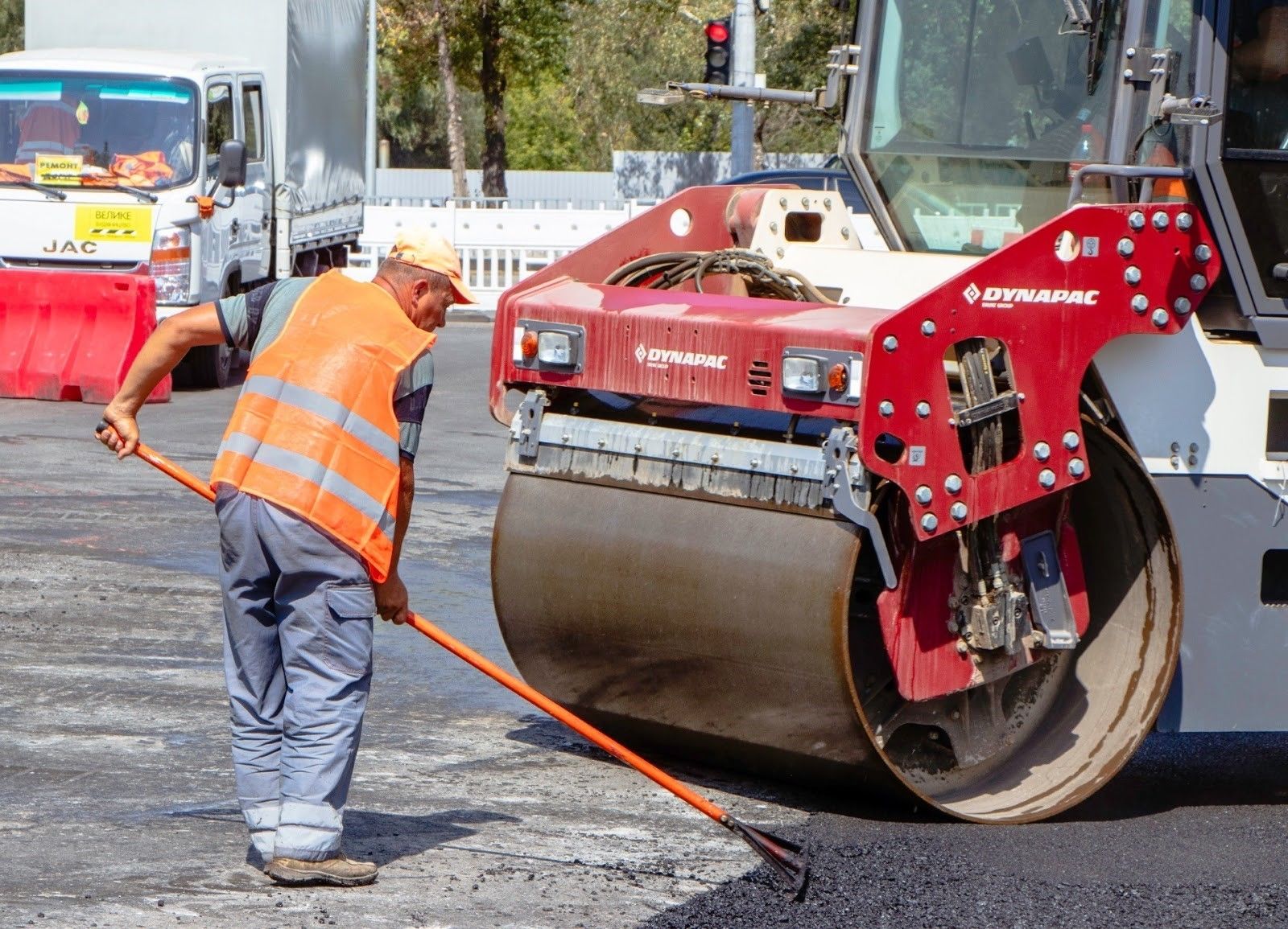 На тендерах Prozorro видно, что бюджетные деньги идут на улучшение инфраструктуры города