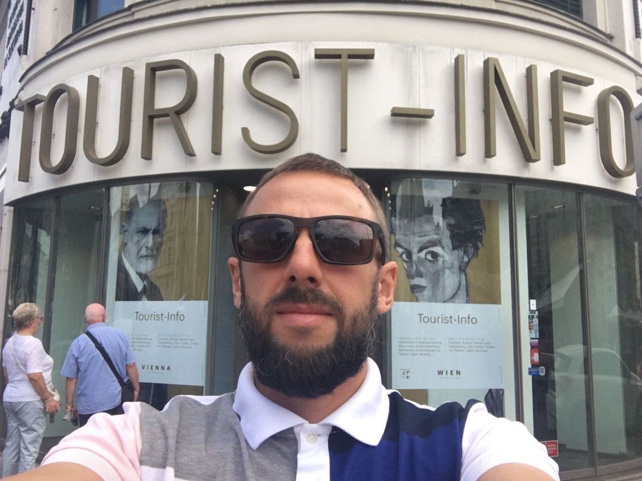 Максим Кучугура в Вене перенимал опыт работы туристического центра, позже аналогичный центр открыли на главной площади Днепра