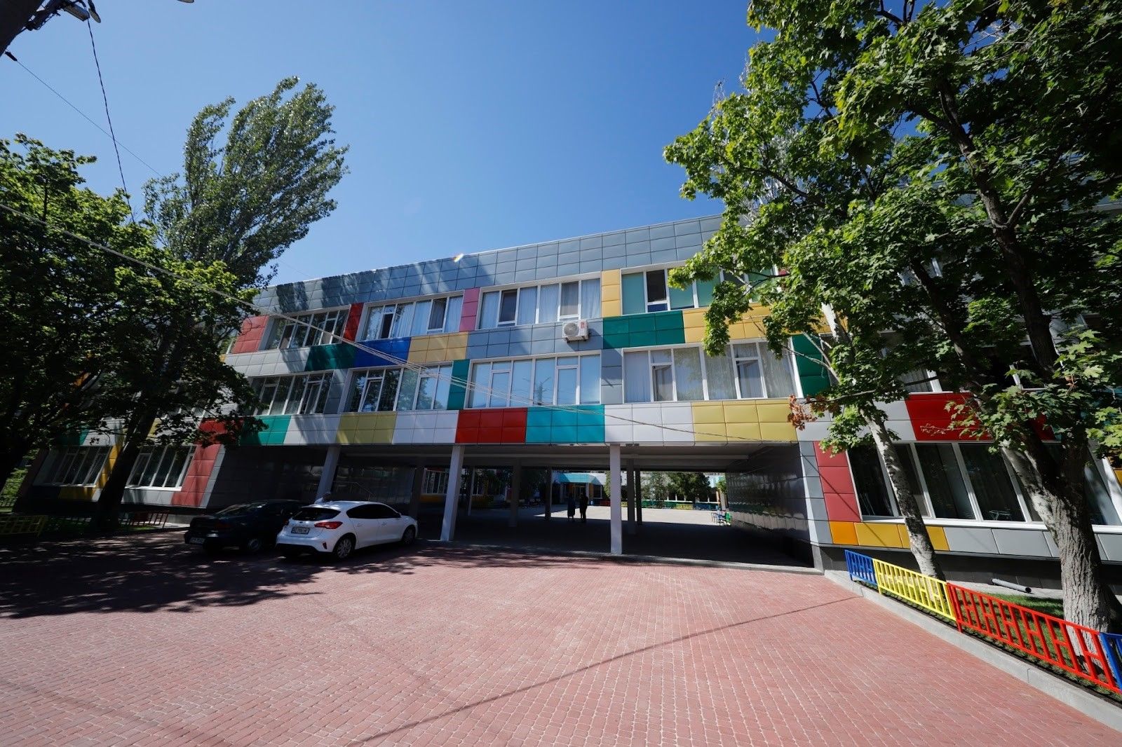 Школы Днепра активно готовили к новому учебному году - часть заведений преобразились до неузнаваемости