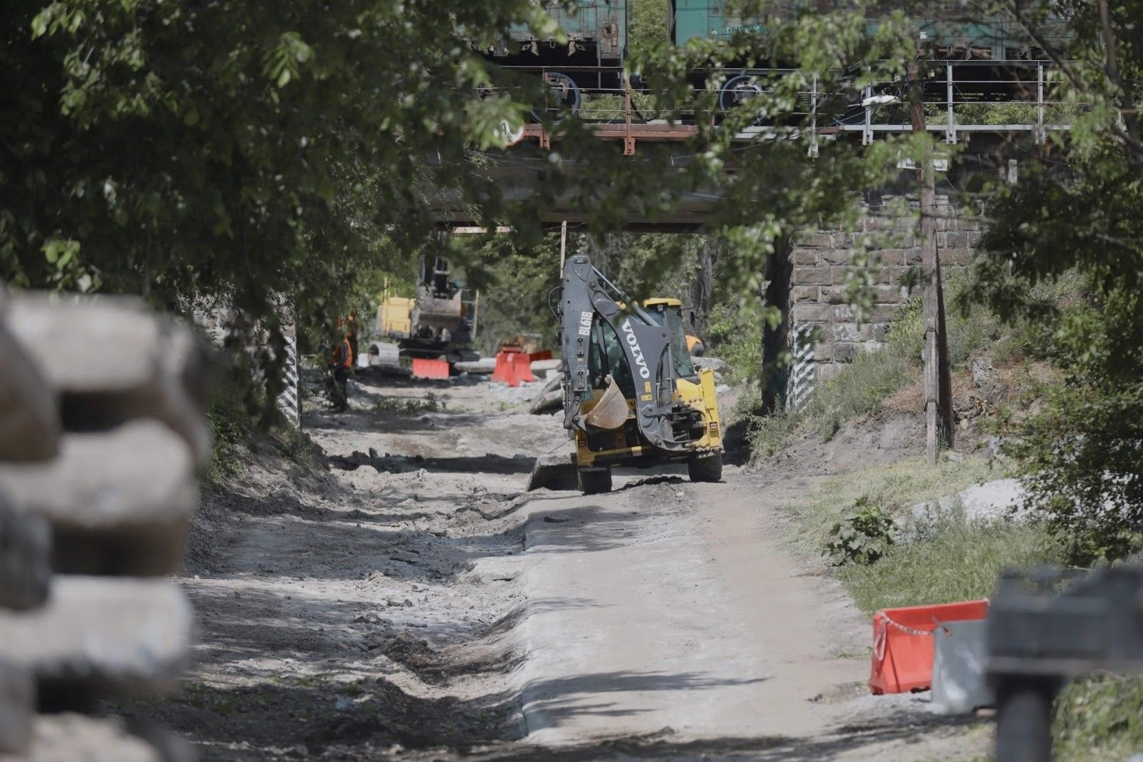 Работы на Крестьянском спуске продолжаются