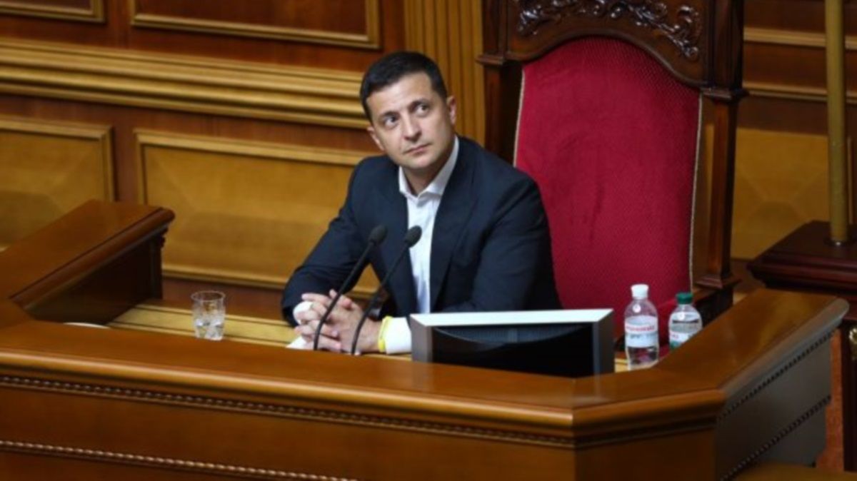 Сколько украинцев доверяют Зеленскому, Кабмину и Верховной Раде: опрос Active Group