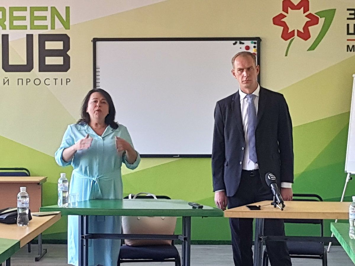 Нардеп Елена Криворучкина и глава ГЭИ Андрей Малеваный Нардеп Елена Криворучкина и глава ГЭИ Андрей Малеваный