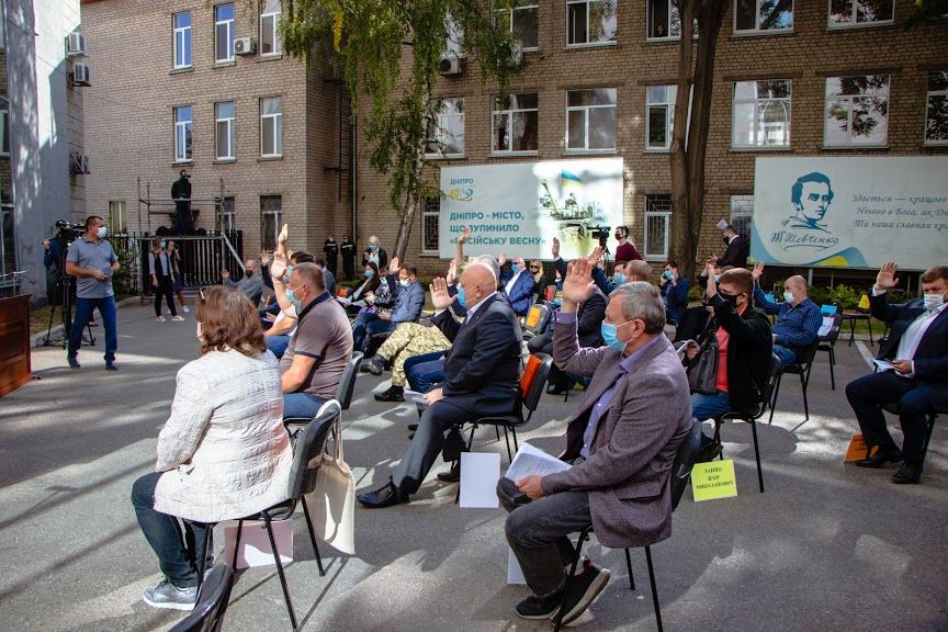 Таромскому - воду, недвижимость на аукцион и раздельный сбор мусора: в Днепре прошла сессия горсовета 2
