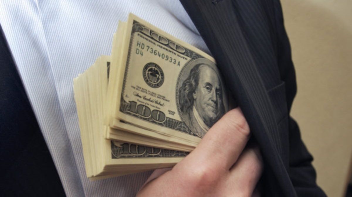 ДнепрОГА сдаст еще 27 миллионов фирме, связанной с областными чиновниками: куда уйдут деньги