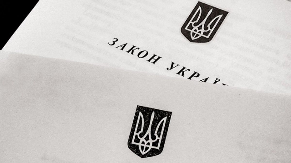 Зеленский подписал закон об уменьшении срока обнародования проектов и решений местной власти