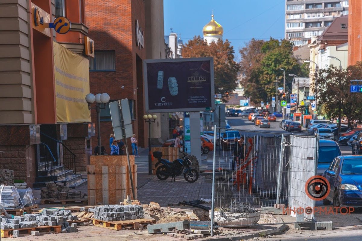 Почему на новом бульваре в Днепре офис lifecell огорожен забором 2