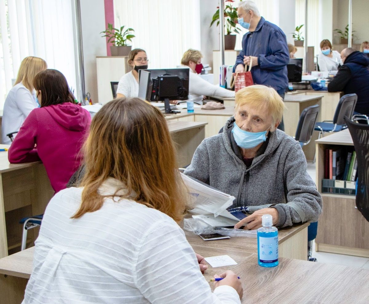 Опенспейс, электронная очередь, детский уголок и все условия для людей с инвалидностью: Правобережное управление социальной защиты после капремонта начало принимать днепрян 10