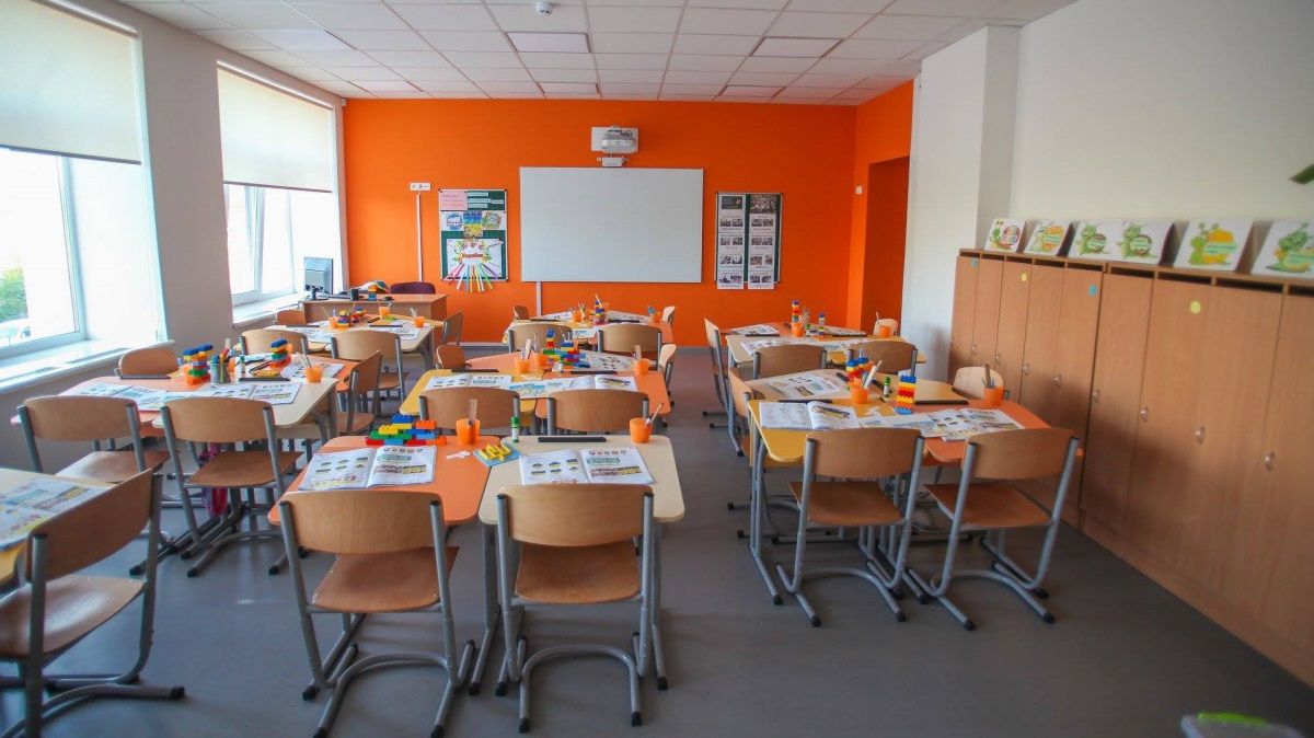Новые парты и ремонт спортзала: что купят и отремонтируют в школах и садиках Днепра за 1,9 миллиона
