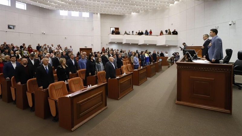 Горсовет должен заниматься местными проблемами, а не политическими воззваниями