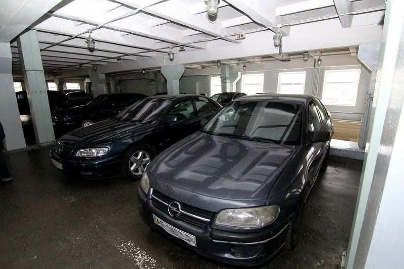 Вместо 57 ИВЛ: на авто и охрану чиновников облсовета и ДнепрОГА потратили 63,8 миллиона гривен 1