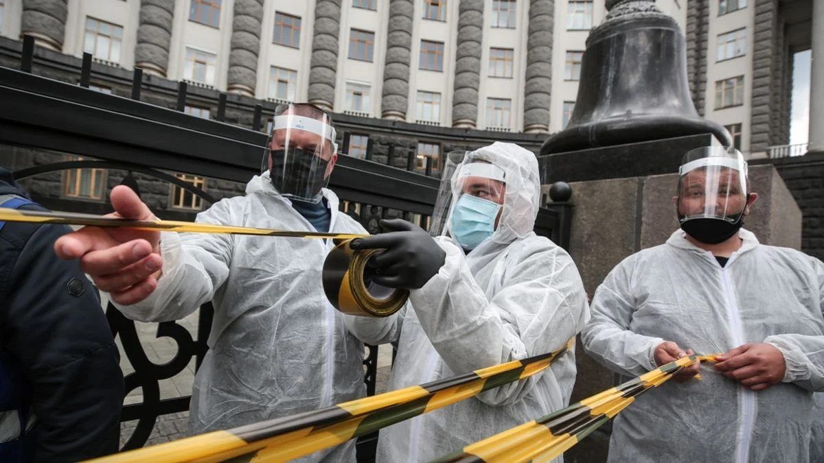 Как украинцы оценивают работу Кабмина и что думают о русском языке в СМИ: опрос